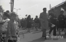 Pochód z okazji świięta 1 Maja, Aleja 1 Maja, Białystok, ok. 1978 r., fot. ze zbiorów Andrzeja Trzcińskiego