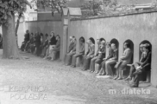 Procesja Bożego Ciała, kościół pw. WNMP, Rynek Kościuszki, Białystok, druga połowa lat 70. XX w., fot. ze zbiorów Andrzeja Trzcińskiego