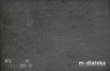 Krople deszczu na chodniku, Białystok, ok. 1978 r., fot. ze zbior&oacute;w Andrzej Trzcińskiego