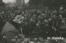 Giełda staroci, Plac XXX-lecia PRL, Białystok, ok. 1978 r., fot. ze zbiorów Andrzej Trzcińskiego