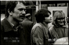 Obchody Święta Pracy 1 Maja, wystawa plenerowa, ul. Podleśna 2, Białystok, druga połowa lat 70. XX w., fot. ze zbiorów Andrzeja Trzcińskiego