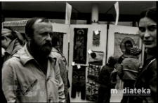 Obchody Święta Pracy 1 Maja, wystawa plenerowa, ul. Podleśna 2, Białystok, druga połowa lat 70. XX w., fot. ze zbiorów Andrzeja Trzcińskiego