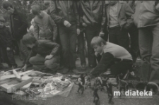 Giełda staroci, Plac XXX-lecia PRL, Białystok, ok. 1978 r., fot. ze zbior&oacute;w Andrzej Trzcińskiego