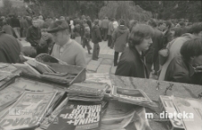 Giełda staroci, Plac XXX-lecia PRL, Białystok, ok. 1978 r., fot. ze zbiorów Andrzej Trzcińskiego