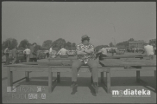 Portret mężczyzny na targu, Białystok, druga połowa lat 70. XX w., fot. ze zbiorów Andrzeja Trzcińskiego