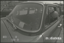 Portret mężczyzny w samochodzie, Białystok, druga połowa lat 70. XX w., fot. ze zbiorów Andrzeja Trzcińskiego