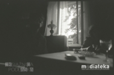 Spotkanie towarzyskie w domu, Białystok, druga połowa lat 70. XX w., fot. ze zbiorów Andrzeja Trzcińskiego