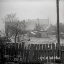 Zabudowa drewniana, okolice ul. Młynowej, Białystok, druga połowa lat 70. XX w., fot. ze zbiorów Andrzeja Trzcińskiego