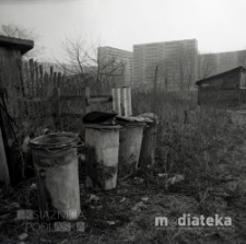 Zaplecze podw&oacute;rza, okolice ul. Młynowej, Białystok, druga połowa lat 70. XX w., fot. ze zbior&oacute;w Andrzeja Trzcińskiego