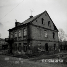 Połowa budynku murowanego, okolice ul. Młynowej, Białystok, druga połowa lat 70. XX w., fot. ze zbiorów Andrzeja Trzcińskiego