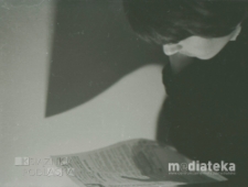 Portret czytającego mężczyzny, Białystok, druga połowa lat 70. XX w., fot. ze zbiorów Andrzeja Trzcińskiego