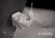 Zdjęcie dłoni zwiniętej w pięść, Białystok, druga połowa lat 70. XX w., fot. ze zbiorów Andrzeja Trzcińskiego