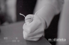 Zdjęcie dłoni zwiniętej w pięść, Białystok, druga połowa lat 70. XX w., fot. ze zbiorów Andrzeja Trzcińskiego