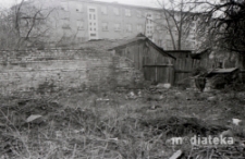 Ogród z drewnianą zabudową gospodarczą, Białystok, druga połowa lat 70. XX w., fot. ze zbiorów Andrzeja Trzcińskiego