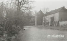 Zamek nad rzeką, druga połowa lat 70. XX w., fot. ze zbiorów Andrzeja Trzcińskiego