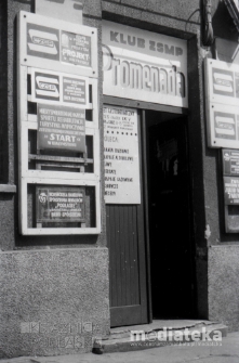 Wejście do Klubu Promenada, ul. Lipowa 4, Białystok, druga połowa lat 70. XX w., fot. ze zbiorów Andrzeja Trzcińskiego