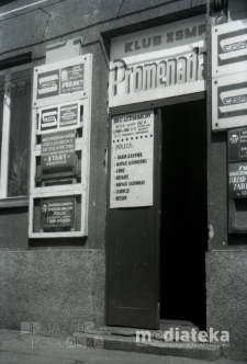 Wejście do Klubu Promenada, ul. Lipowa 4, Białystok, druga połowa lat 70. XX w., fot. ze zbiorów Andrzeja Trzcińskiego