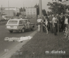 Wypadek samochodowy, ul. Feliksa Dzierżyńskiego (obecnie ul. Legionowa), Białystok, druga połowa lat 70. XX w., fot. ze zbiorów Andrzeja Trzcińskiego