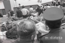 Publiczność na widowni amfiteatru, Wzgórze Kadzielnia, Kielce, 1980 r., fot. ze zbiorów Andrzej Trzcińskiego