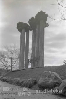 Pomnik Bohaterów Ziemi Białostockiej, Park Centralny, Białystok, druga połowa lat 70. XX w., fot. ze zbiorów Andrzej Trzcińskiego