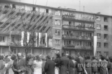 Pochód z okazji świięta 1 Maja, Aleja 1 Maja (obecnie Józefa Piłsudskiego), Białystok, druga połowa lat 70. XX w., fot. ze zbiorów Andrzej Trzcińskiego