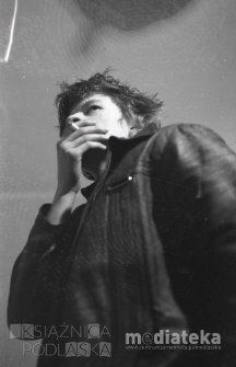 Portret mężczyzny z papierosem, Białystok, druga połowa lat 70. XX w., fot. ze zbiorów Andrzej Trzcińskiego