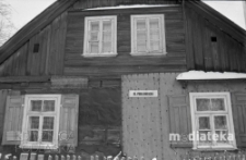 Drewniany dom, ul. Proletariacka, Białystok, druga połowa lat 70. XX w., fot. ze zbiorów Andrzeja Trzcińskiego