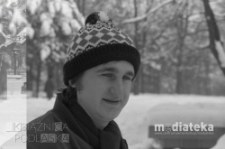 Portret mężczyzny podczas kuligu, druga połowa lat 70. XX w., fot. ze zbiorów Andrzeja Trzcińskiego