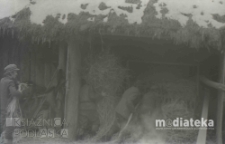 Młócenie słomy, druga połowa lat 70. XX w., fot. ze zbiorów Andrzeja Trzcińskiego