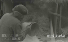 Młócenie słomy, druga połowa lat 70. XX w., fot. ze zbiorów Andrzeja Trzcińskiego