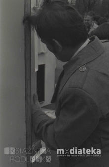 Plenerowa wystawa malarstwa i rękodzieła podlaskich twórców, Park Konstytucji 3 Maja, Białystok, druga połowa lat 70. XX w., fot. ze zbiorów Andrzeja Trzcińskiego