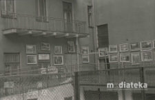 Plenerowa wystawa malarstwa Ryszarda Hlebowicza, Białystok, druga połowa lat 70. XX w., fot. ze zbiorów Andrzeja Trzcińskiego