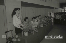 Szkolne obchody Dnia Zwycięstwa 9 maja, Białystok, druga połowa lat 70. XX w., fot. ze zbiorów Andrzeja Trzcińskiego