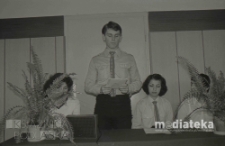 Szkolne obchody Dnia Zwycięstwa 9 maja, Białystok, druga połowa lat 70. XX w., fot. ze zbiorów Andrzeja Trzcińskiego