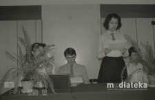 Szkolne obchody Dnia Zwycięstwa 9 maja, Białystok, druga połowa lat 70. XX w., fot. ze zbiorów Andrzeja Trzcińskiego