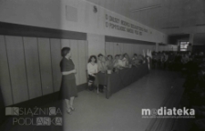 Szkolne obchody Dnia Zwycięstwa 9 maja, Białystok, druga połowa lat 70. XX w., fot. ze zbiorów Andrzeja Trzcińskiego