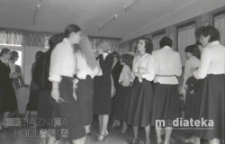 Egzaminy maturalne, Liceum Ogólnokształcące nr IV im. C.K.Norwida w Białymstoku, ul. Zwierzyniecka 9A, Białystok, druga połowa lat 70. XX w., fot. ze zbiorów Andrzeja Trzcińskiego