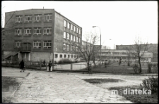 Szkoła Podstawowa nr 25 im. Janusza Kusocińskiego, ul. Zwierzyniecka 9a, Białystok, druga połowa lat 70. XX w., fot. ze zbiorów Andrzeja Trzcińskiego