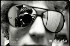 Autoportret fotografa, Białystok, druga połowa lat 70. XX w., fot. ze zbiorów Andrzeja Trzcińskiego