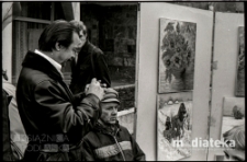 Obchody Święta Pracy 1 Maja, wystawa plenerowa, ul. Podleśna 2, Białystok, druga połowa lat 70. XX w., fot. ze zbiorów Andrzeja Trzcińskiego