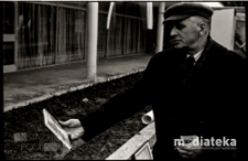 Obchody Święta Pracy 1 Maja, wystawa plenerowa, ul. Podleśna 2, Białystok, druga połowa lat 70. XX w., fot. ze zbiorów Andrzeja Trzcińskiego