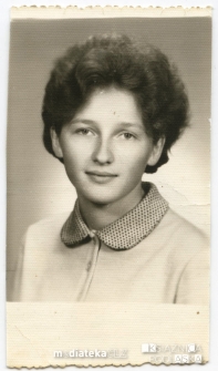 Zdjęcie szkolne Ireny Michalczuk z dedykacją na odwrocie, Białystok - druga połowa lat 60. XX w.