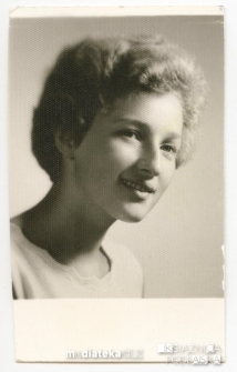 Portret Ireny Michalczuk, ul. Rynek Kościuszki 13, Białystok - 2.09.1968, Fot. Zakład fotograficzny Foto Wenus