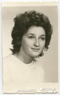 Portret Ireny Michalczuk, ul. Rynek Kościuszki 13, Białystok - 12.01.1972, Fot. Zakład fotograficzny Foto Wenus