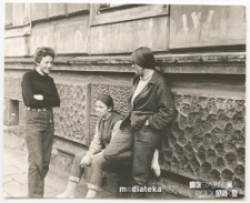 Portret Ireny Michalczuk z koleżankami, Kraków (woj. małopolskie), maj 1969 r.