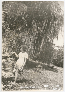 Portret Ireny Michalczuk w parku, Białystok - lata 70. XX w.