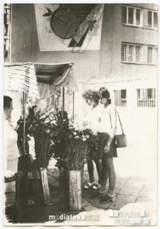 Wycieczka z koleżanką Anią, Rynek Kościuszki, Białystok - lata 70. XX w.