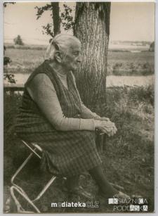 Wacława Rusinowicz nad brzegiem rzeki, lata 70. XX w.