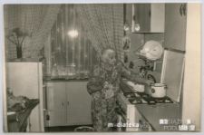 Wacława Rusinowicz w kuchni, Białystok, 1980 r.