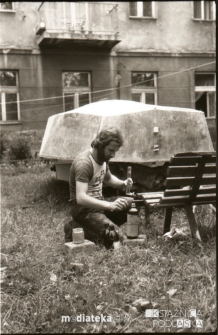 Budowa jachtu, ul. Starobojarska 18, Białystok, 1975 r.